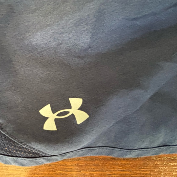 Under Armour Women's navy Athletic Running Shorts Large - Picture 3 of 5